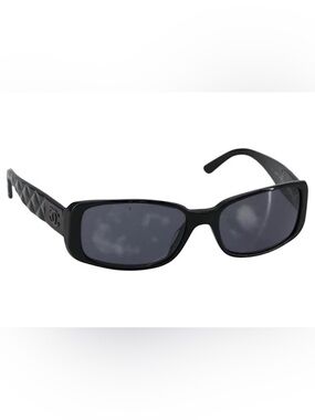 CHANEL
Black Quilted Acetate Frame Camellia Flower Sunglasses-5111